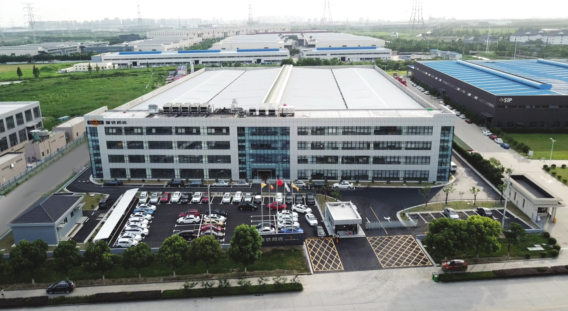 非常"3+2"/智能化機器人折彎單元，3臺油電混合數(shù)控折彎機+2套Fanuc機器人全面進入聯(lián)機調(diào)試階段，即將進入香港客戶工廠